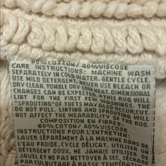 2 Small Floor Rugs - Picture 6 of 7